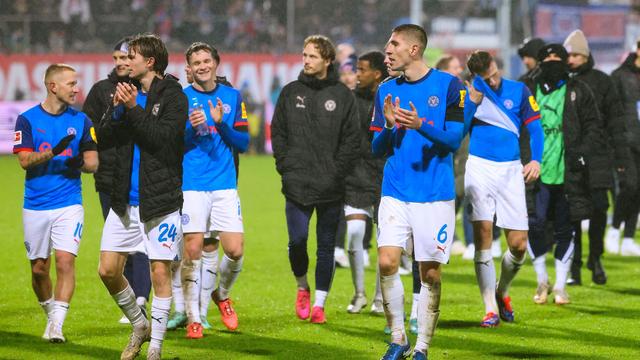 Fußball-Bundesliga: Torparty "surreal": Kiel geht versöhnlich in Winterpause