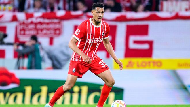 Fußball-Transfer: Bis 2026: Freiburg leiht Schmidt nach Hannover aus ...