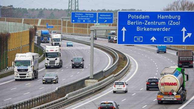 Klimaschutz: Tempolimit auf Berliner Ring: Aktivisten entfernen Schilder