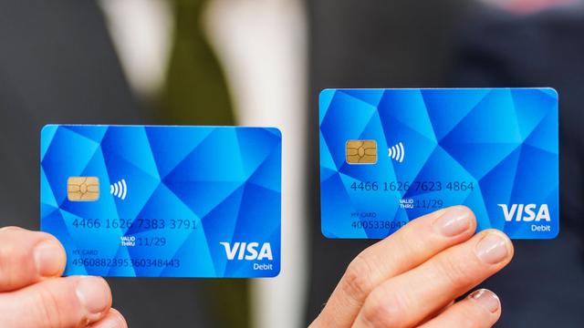 Wahlkampf: CSU will Missbrauch bei Asylbewerber-Bezahlkarte bestrafen