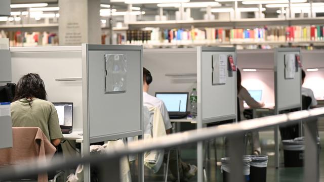 Künstliche Intelligenz: Tricksen mit ChatGPT - Wie Hochschulen mit KI-Tools umgehen