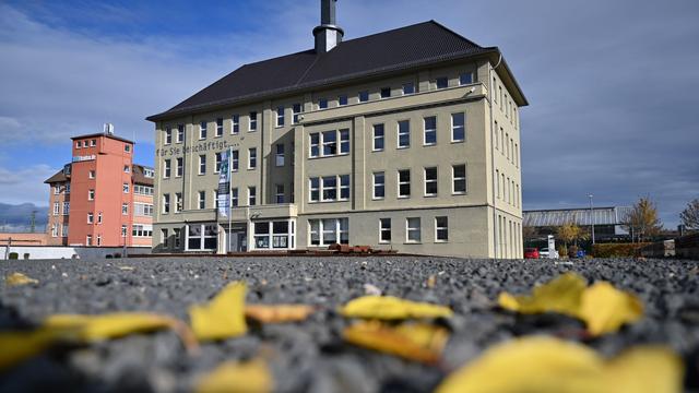 Antisemitismus: Plakate von Erinnerungsort antisemitisch beschmiert