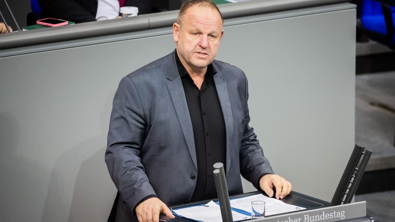 AfD gegen AfD: AfD-Vorstand lenkt im Streit mit eigenem Abgeordneten ein