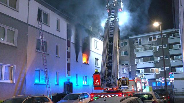 Großeinsatz: Zwei Tote bei Brand in Bottrop - Haus unbewohnbar