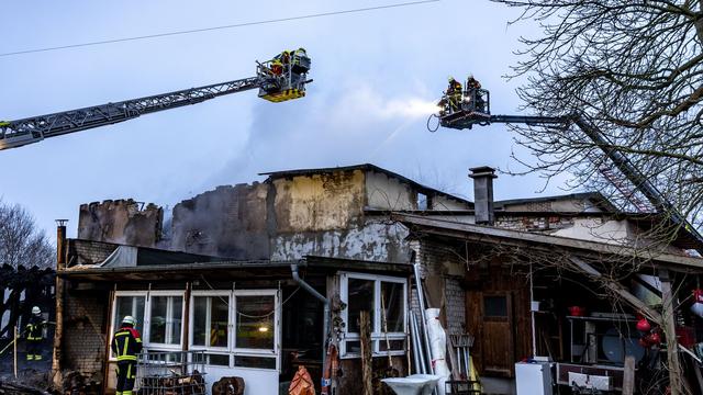 Feuer: Brand eines Mehrzweckgebäudes in Rastorf