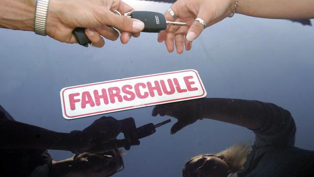 Landtag: CSU und Freie Wähler fordern niedrigere Führerscheinkosten