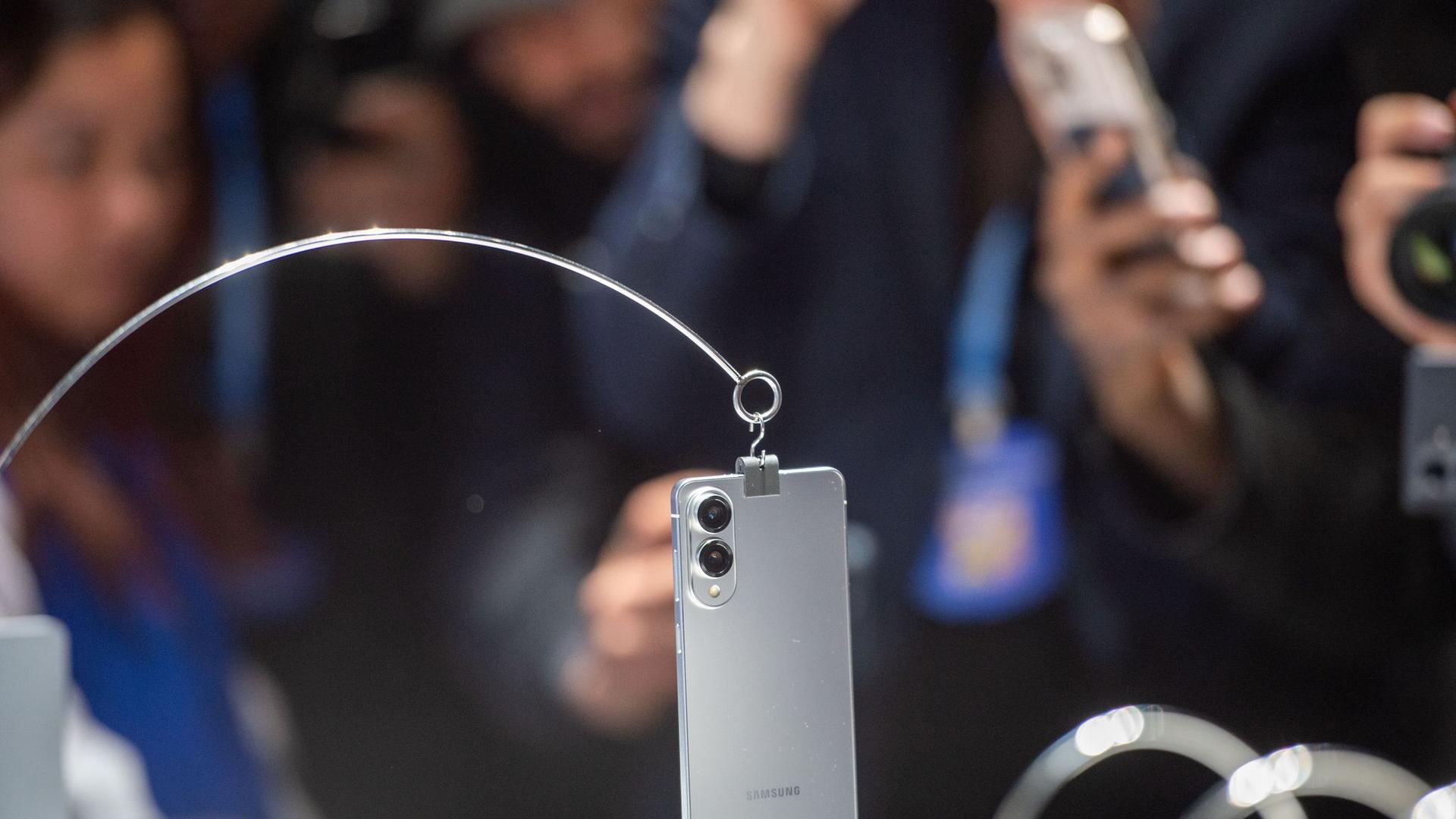 Vor erwartetem Apple-Vorstoß: Samsung überrascht mit dünnerem Smartphone-Modell