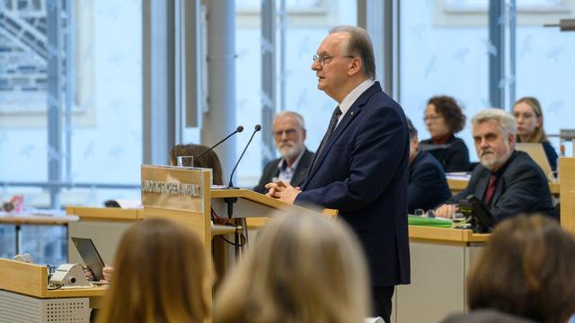 Anschlag auf Weihnachtsmarkt: Politiker drängen auf umfassende Aufklärung zu Anschlag