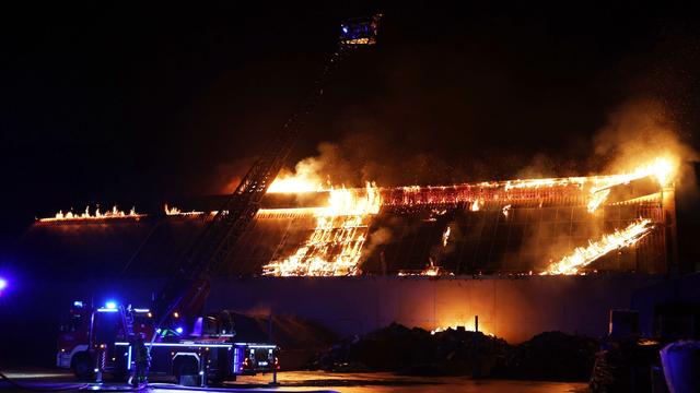 Brände: Millionenschaden bei Brand von Recyclinghalle