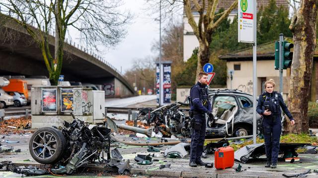 Düsseldorf: Auto überschlägt sich - ein Toter und fünf Schwerverletzte