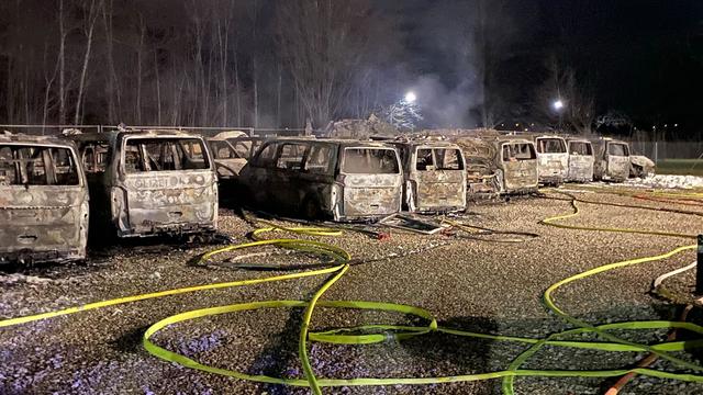 Brandstiftung vermutet: Generalstaatsanwalt ermittelt nach Brand von Polizeiautos