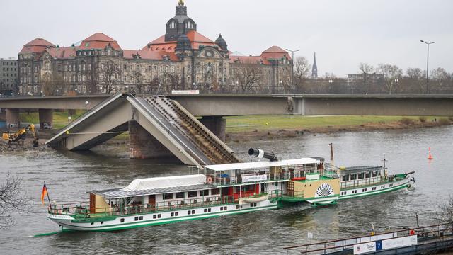 Schifffahrt auf der Elbe: Carolabrücke Dresden ab Montag für Binnenschiffe passierbar