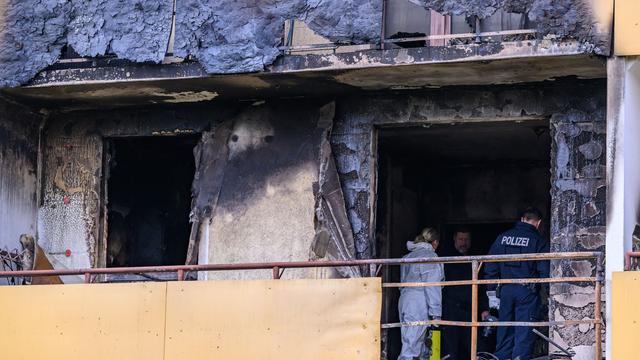 Großeinsatz bei Brand: Drei Menschen sterben bei Feuer in Wohnblock