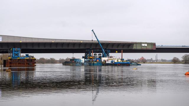 Verkehr soll 2026 rollen: Neue Brücke für die A14 wird weiter über die Elbe geschoben