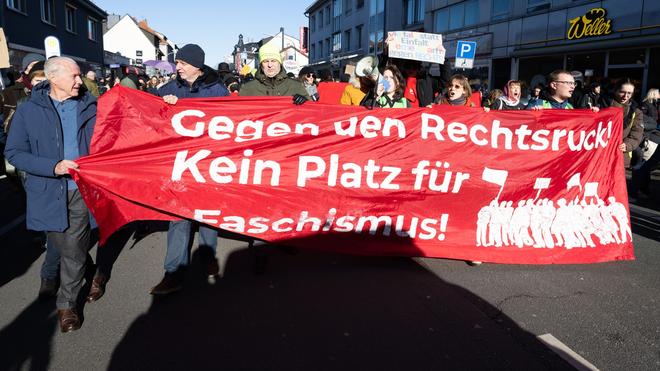 Demonstrationen: Proteste gegen AfD und CDU-Kurs in Hessen | DIE ZEIT