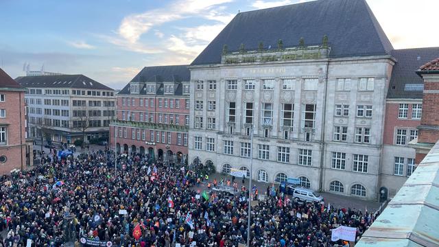 Kundgebungen: Tausende Menschen bei Demonstration in Kiel