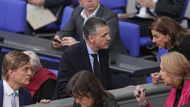 Sonntagsfrage: Deutschlandtrend: Streit um AfD-Stimmen schadet Union nicht  | DIE ZEIT