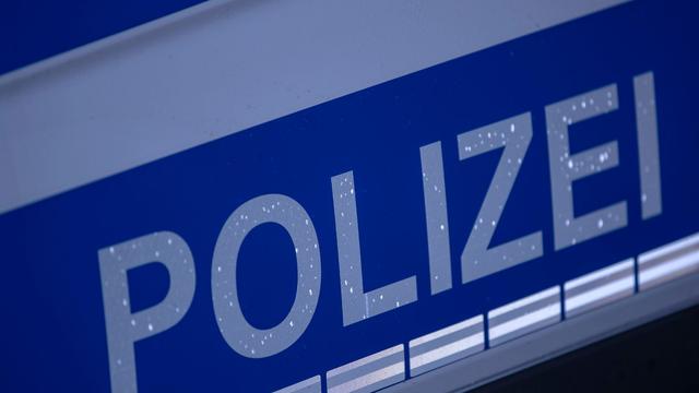 Unfall: Auto kracht gegen Baum - Fahrer stirbt