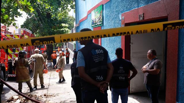 Feuer vernichtet Kostüme: Kurz vor Karneval in Rio de Janeiro: Brand in Kostüm-Fabrik