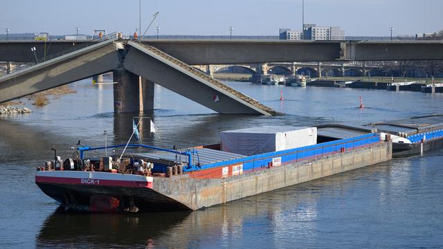 Schifffahrt auf der Elbe: Weitere Schwertransporte auf der Elbe im März
