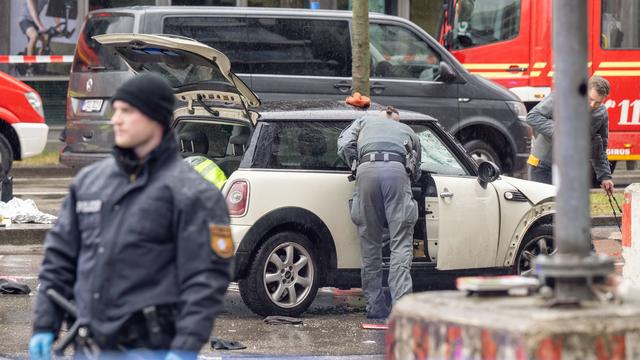 Großeinsatz: Auto fährt in München in Demo: Was wir wissen und was nicht