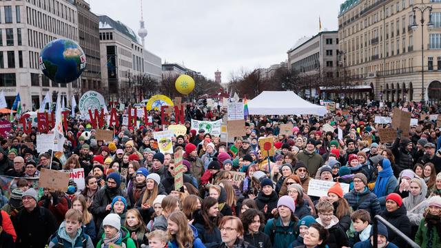 Bundestagswahl und Klima: Rund 8.000 Menschen demonstrieren für Klimaschutz in Berlin