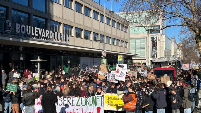 Protest vor Bundestagswahl: Schüler demonstrieren gegen Rassismus und Rechtsruck