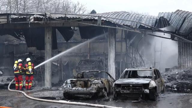 Bad Segeberg: Zwei Verletzte bei Brand eines Reifenhandels