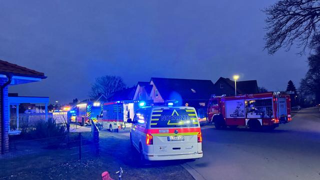 Brand: Zwei Verletzte bei Feuer in Mehrfamilienhaus