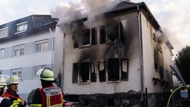 Brände: Einfamilienhaus in Mainz in Flammen