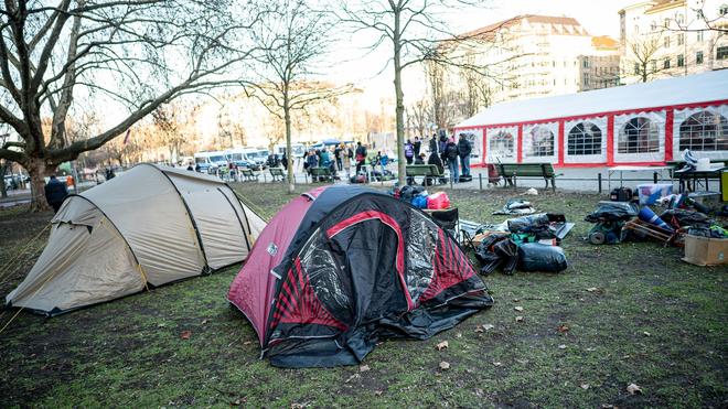 Proteste: Protestcamp fr Flchtlinge: Zelte auf Oranienplatz stehen | DIE  ZEIT