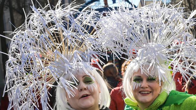 Brauchtum Karneval: Tausende bei Rosenmontagsumzügen in Sachsen-Anhalt