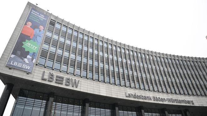 Banken: LBBW mit Gewinnrückgang im Krisenjahr 2024 | DIE ZEIT