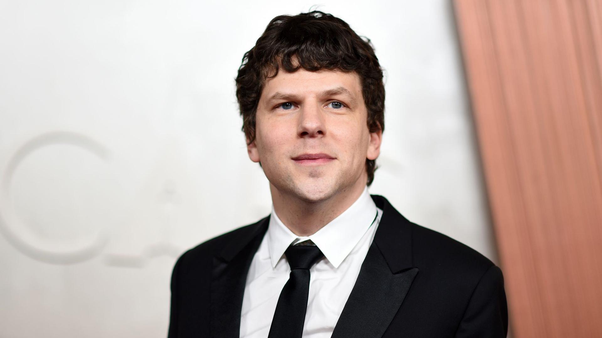 Leute: Jesse Eisenberg: ChatGPT ist von mir nicht beeindruckt