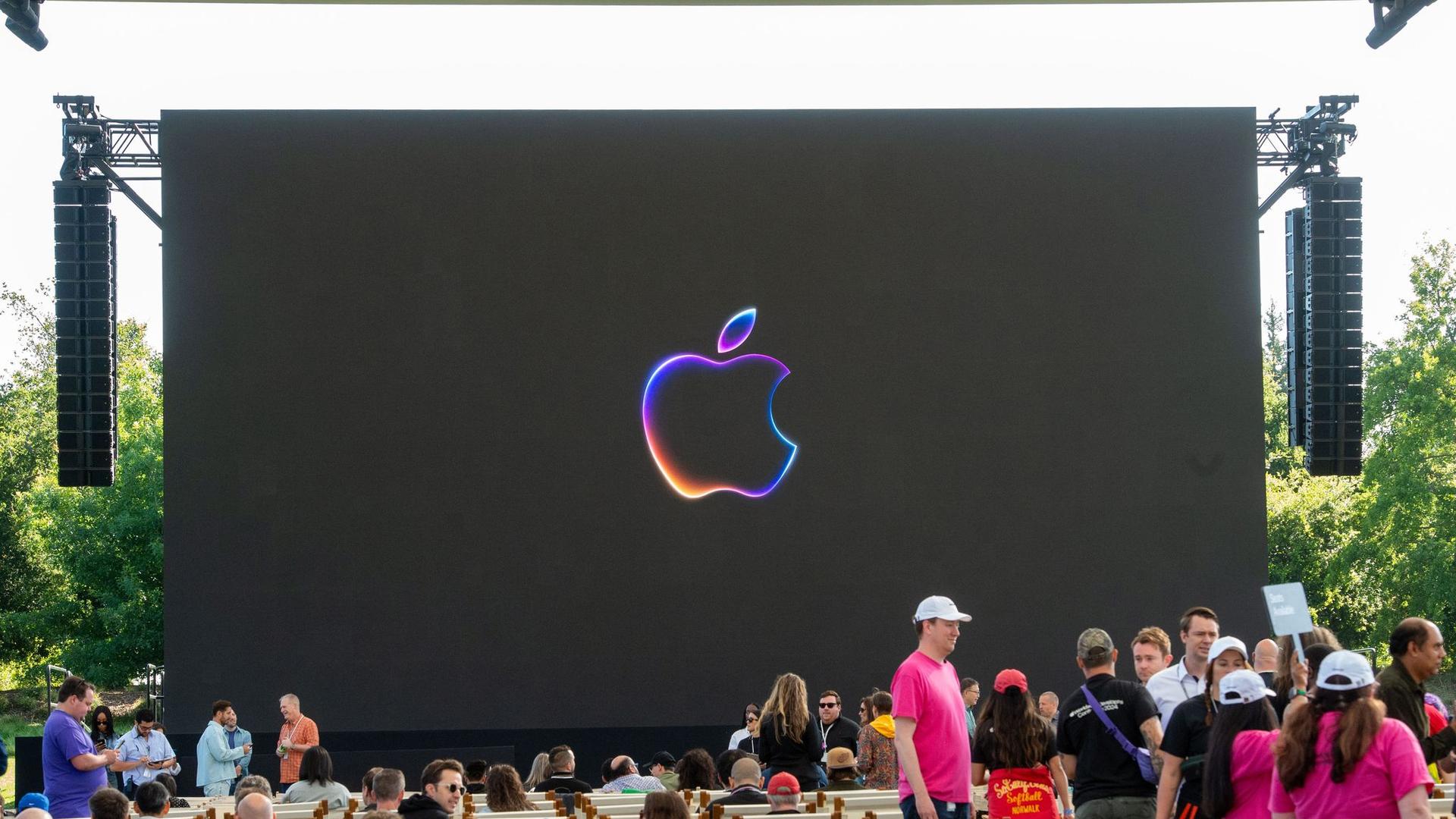 iPhone-Konzern: Bericht: Apple baut KI-Management nach Siri-Verzögerung um