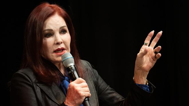 Musiklegende: Priscilla Presley teilt Erinnerungen an den "King" mit Fans |  DIE ZEIT