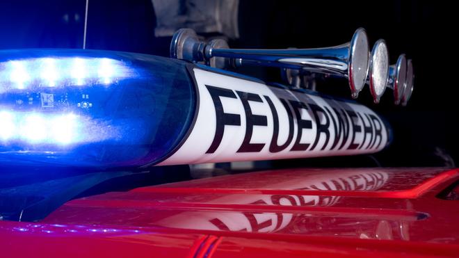 Fire in apartment building: In Wiesbaden, the fire brigade was deployed with a large contingent. (Symbol image)