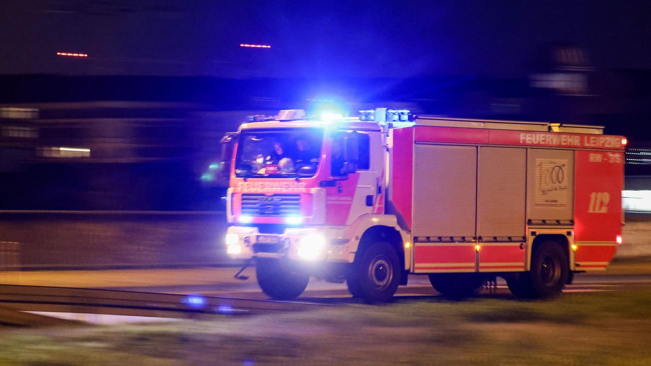 Brände: Lagerhalle in Coswig brennt