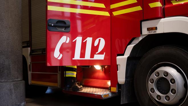 Six -digit damage: For the extinguishing work, the adjacent road was fully blocked for around two hours. (Symbol image)