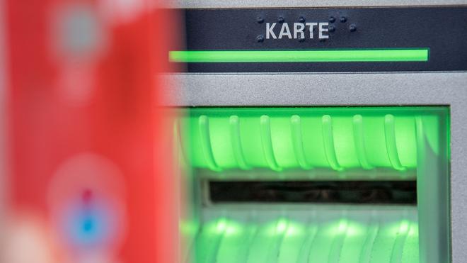 Crime: In Jena, unknown persons have stolen the cash cassettes from an ATM. (Symbol image)
