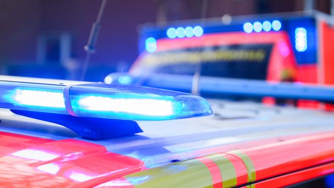 Traffic: Rescue workers freed the 19-year-old driver of a manure transporter at Meiningen. (Symbol image)