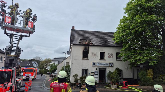 Fire: According to the fire brigade, a dead person was found in a fire in a house in Bergisch Gladbach.