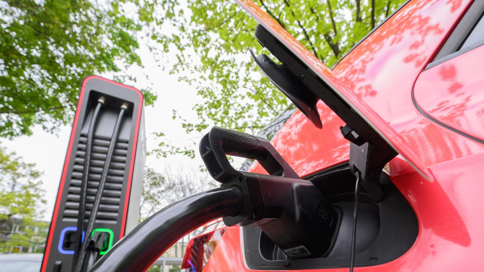 Höchste Zuwachsrate in Bremen: Fast 16.000 Lademöglichkeiten für E-Autos in Niedersachsen