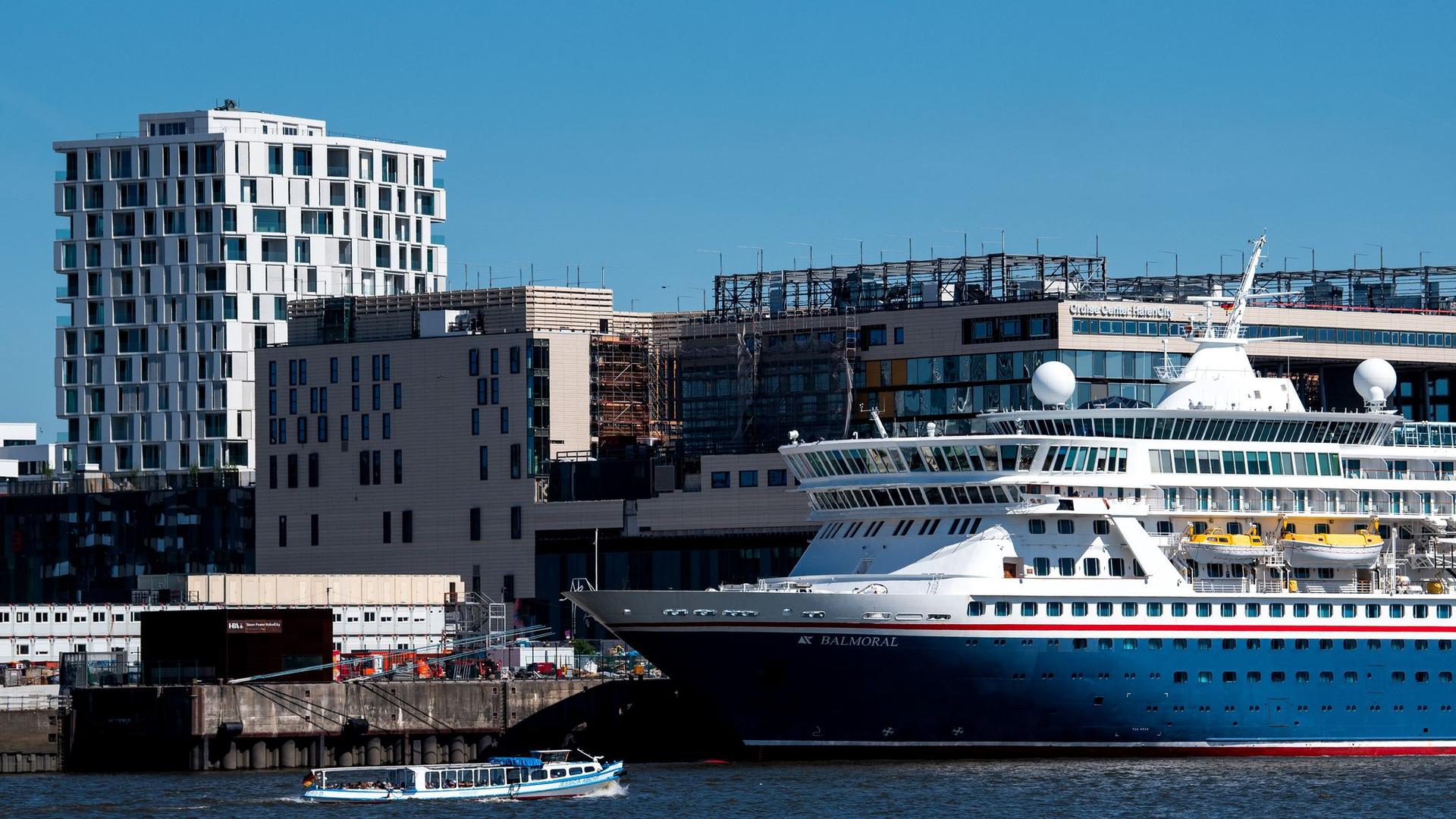 Schifffahrt: Kreuzfahrtschiff hat am neuen Hamburger Terminal angelegt