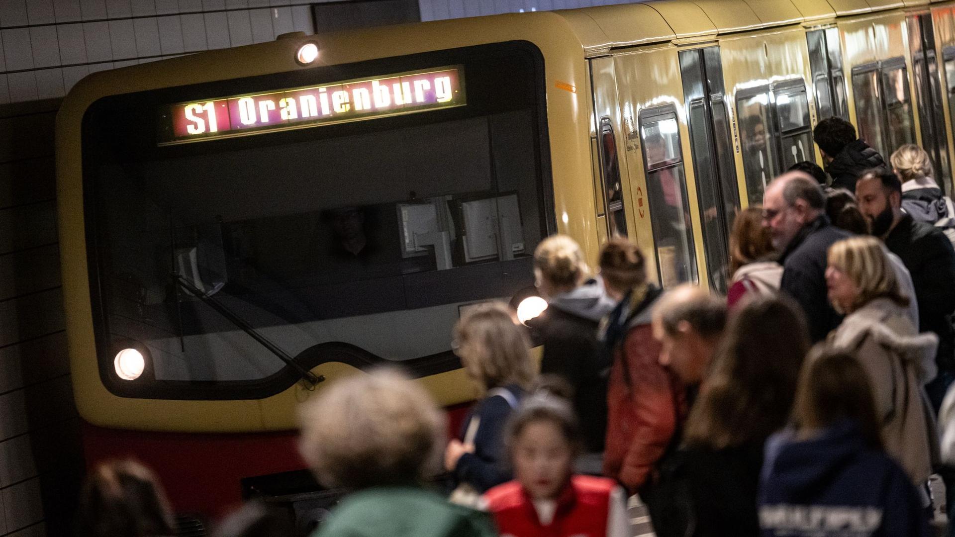 Kriminalität: Nach Kabeldiebstahl: Berliner S-Bahn-Strecke früher frei