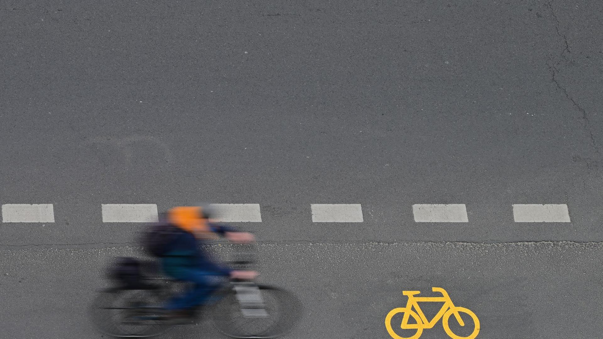 Unfälle: Rennradfahrer nach Unfall in Hamburg schwer verletzt