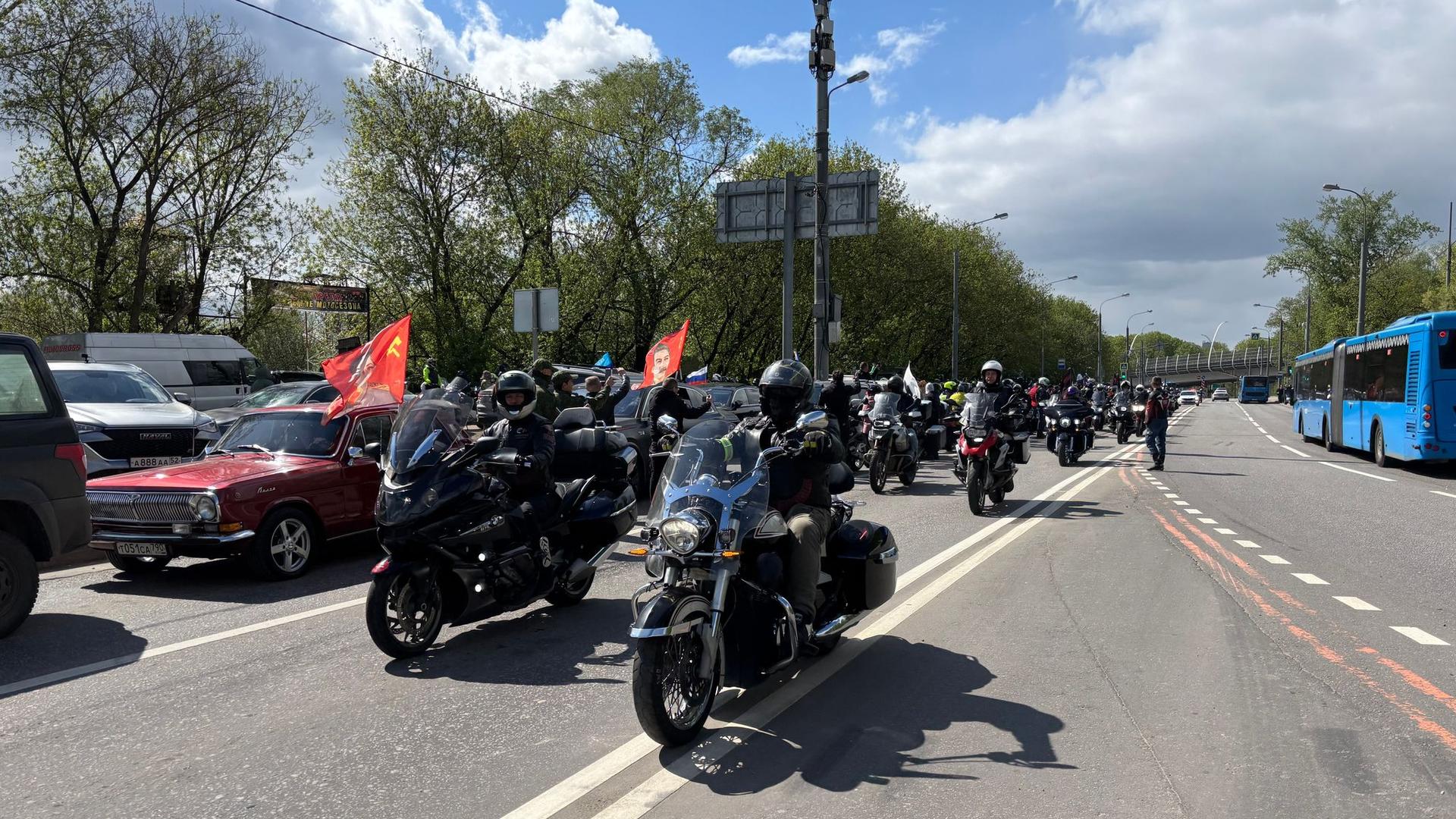 Motorradclub: Russische Rockergang "Nachtwölfe" startet Fahrt nach Berlin