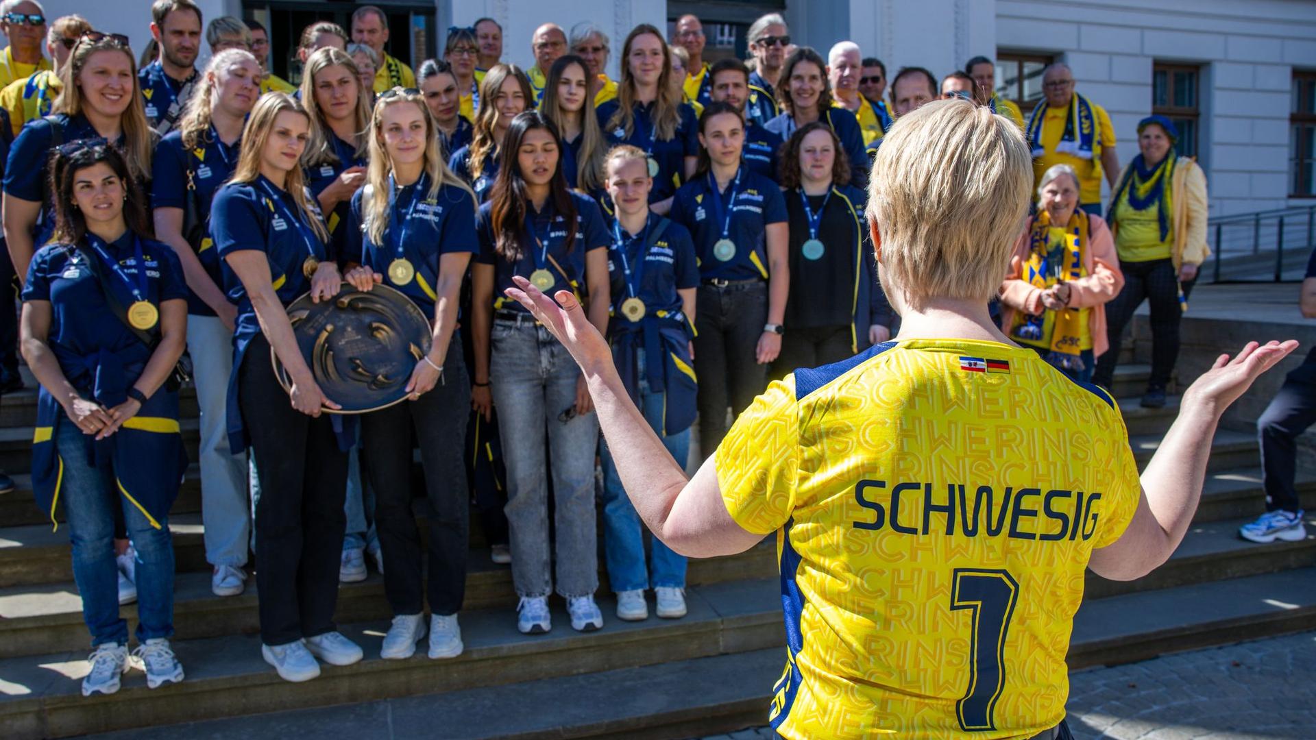Volleyball-Bundesliga: Schwerin feiert seine Deutschen Volleyball-Meisterinnen
