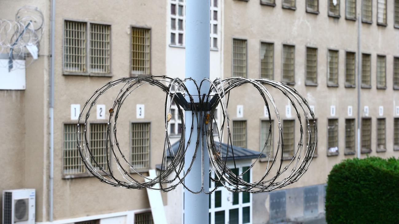 Brände: Feuer in Gefängniszelle - Verdacht auf Brandstiftung