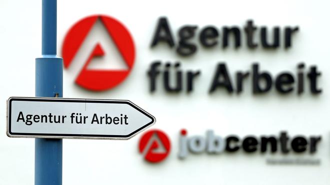 Lage am Arbeitsmarkt: Im April ist die Arbeitslosigkeit in Sachsen leicht gesunken. (Archivbild)